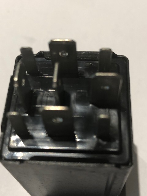Реле 04727370aa chrysler