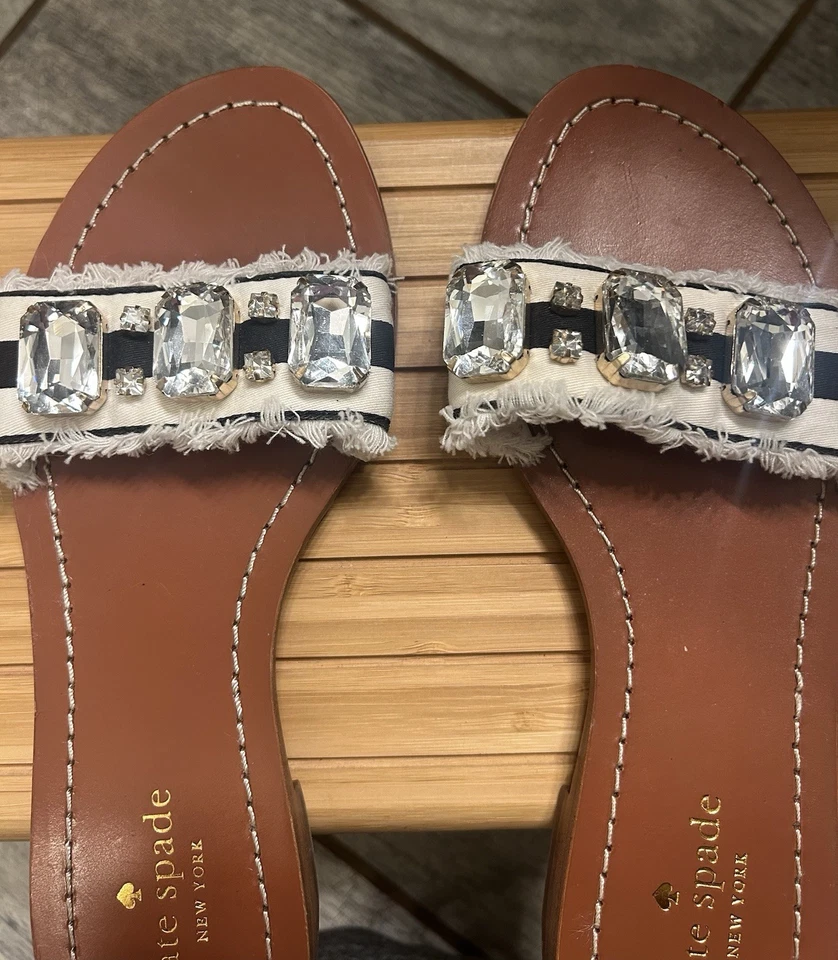 Sandalias para mujer Kate Spade New York de cuero deslizables con adornos talla 7 Foto 4 de 4