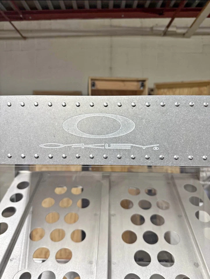 Vitrina Oakley De Colección Distribuidor con Armario de Cerradura - Excelente Estado Foto 2 de 2