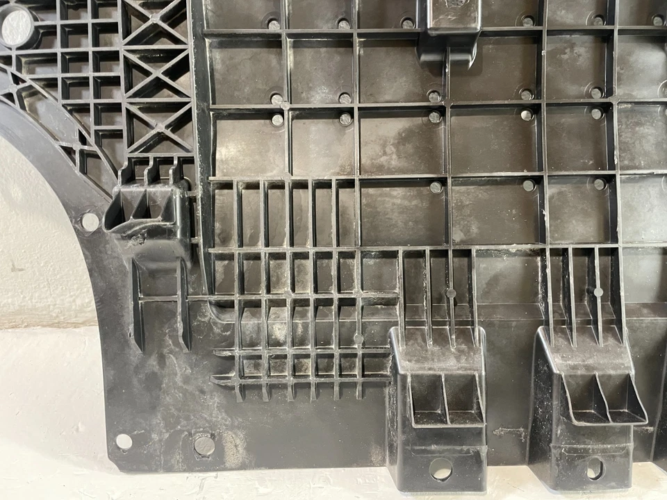 Cadilac CT5 2020-2025 tracción trasera deflector inferior delantero protector contra salpicaduras # 105026 Foto 2 de 4