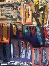 Lot Tyco HO Scale Trains Engine Lionel Locomotive Freight Cars Santa Fe,