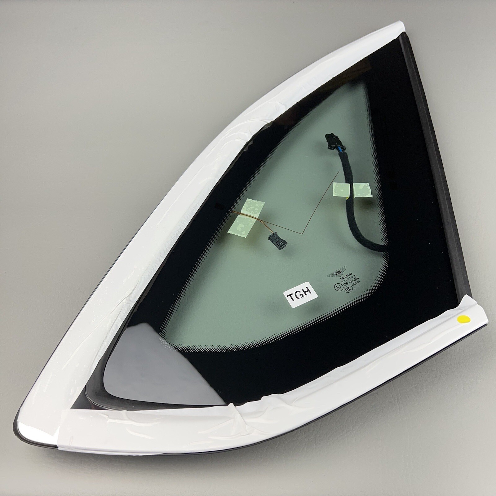 2016-2020 BENTLEY BENTAYGA REAR RIGHT GLASS QUARTER VENT WINDOW CORNER PANEL OEM