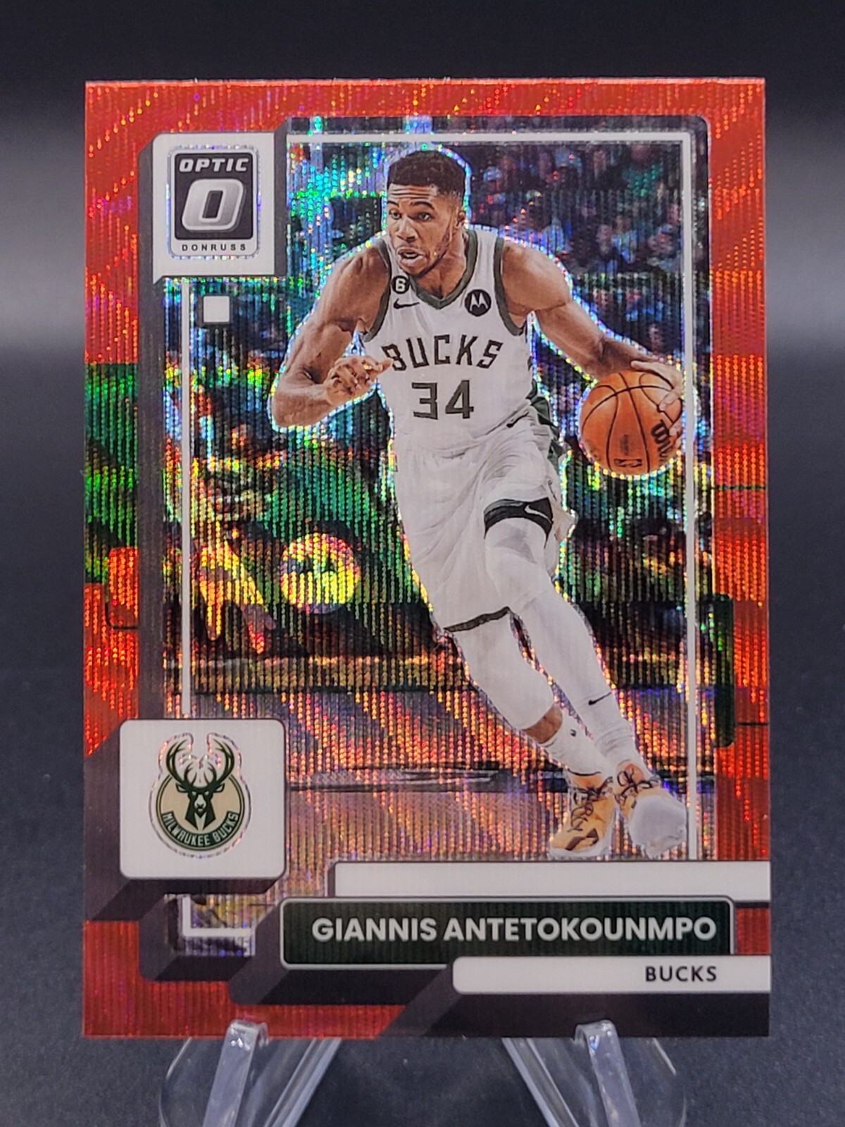2022-23 Panini Donruss Optic #75 Giannis Antetokounmpo Red Wave Prizm Asia