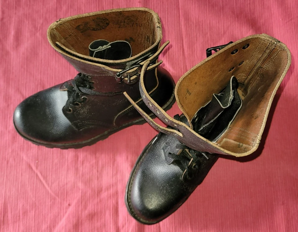 RANGERS /CHAUSSURES DE COMBAT DE L'ARMEE FR ARGUEYROLLES/BRIVES TAILLE 6 = 42 - Photo 2/4