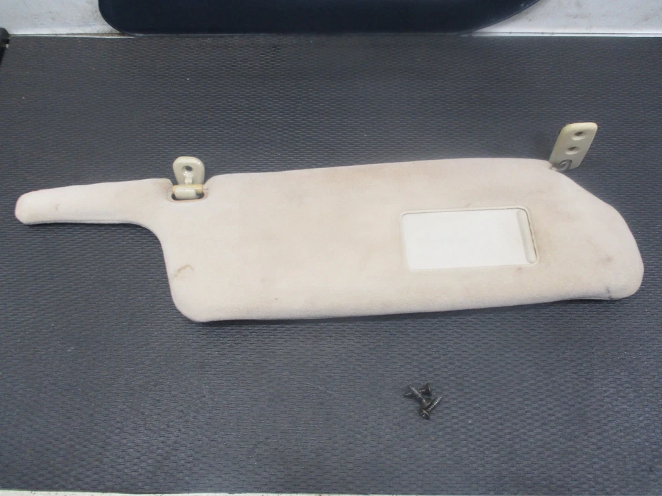 1993 Dodge Stealth - Lado do passageiro - Viseira solar + clipe (NOTA: o item é folgado) - Imagem 2 de 4