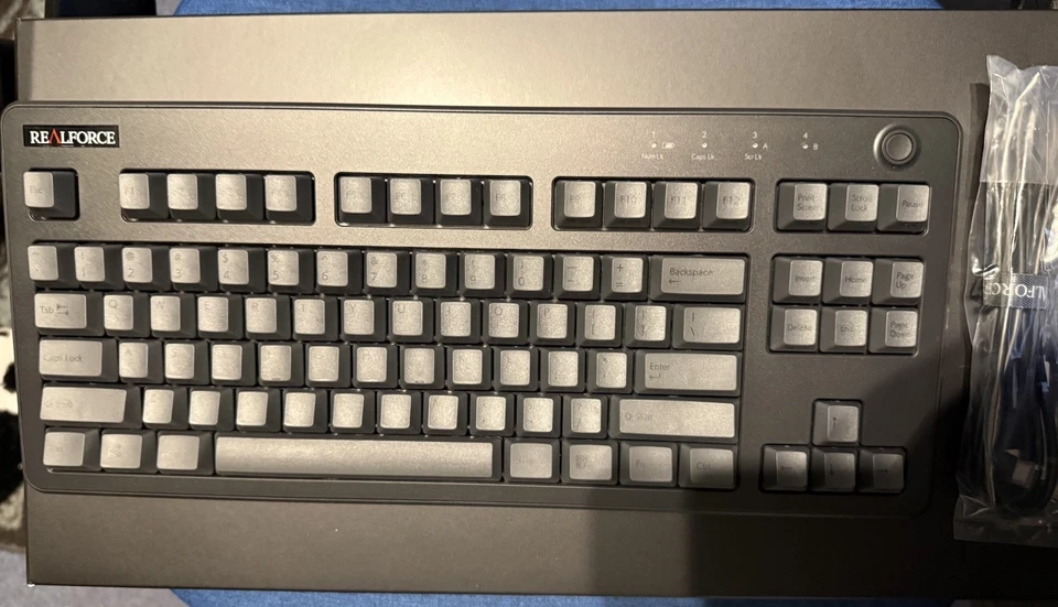 Topre REALFORCE R3 Keyboard R3HD11 Bluetooth 5.0 USB US ANSI 45g Black Dark Gray - Image 2 of 4