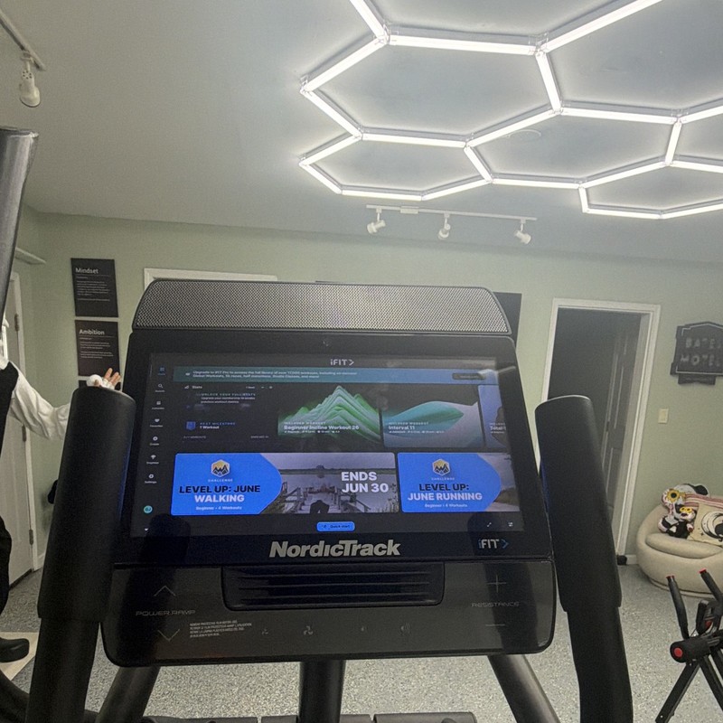 NordicTrack Elliptical Machine w/ Console Screen, Black (SN SS932S0400457)