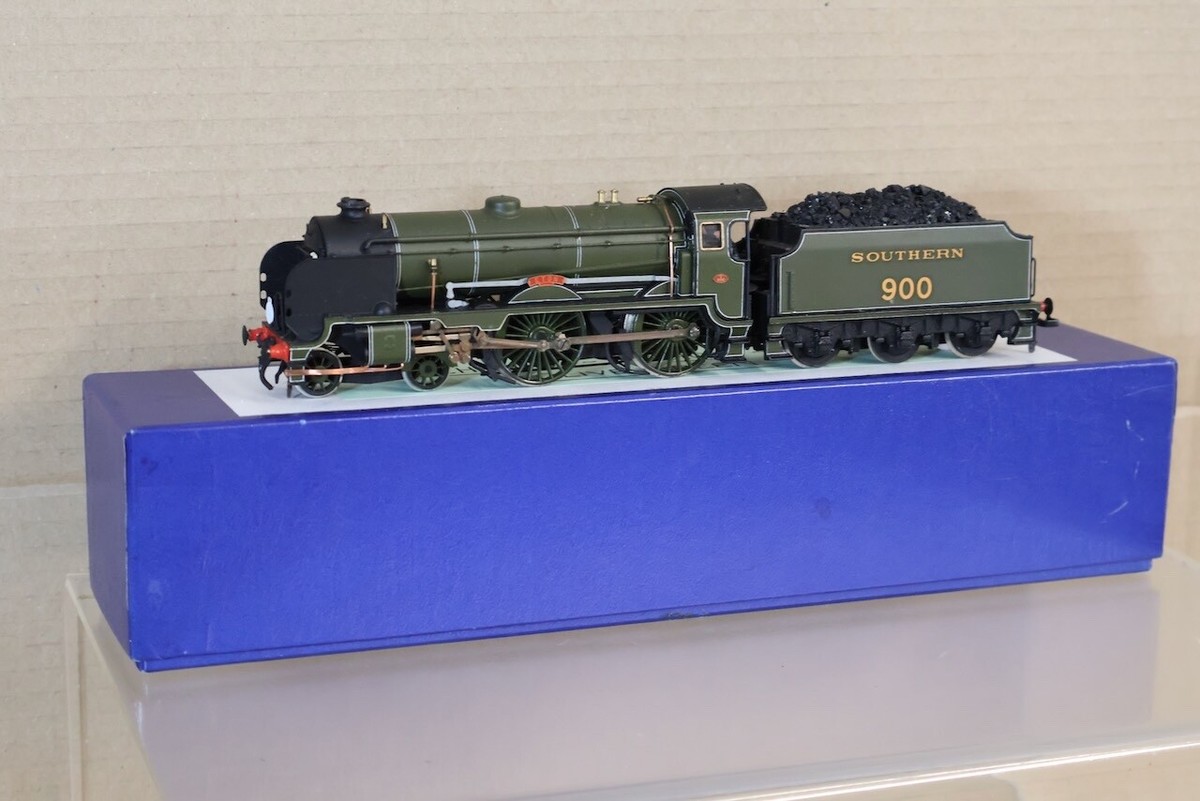 HORNBY KIT BUILT RE PAINTED SOUTHERN SR 4-4-0 SCHOOLS LOCOMOTIVE 