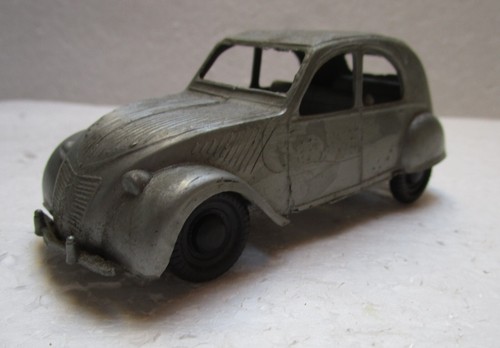 Plastikmodell Citroen 2 CV von Creation Cle, ca. 12 cm - Bild 1 von 9