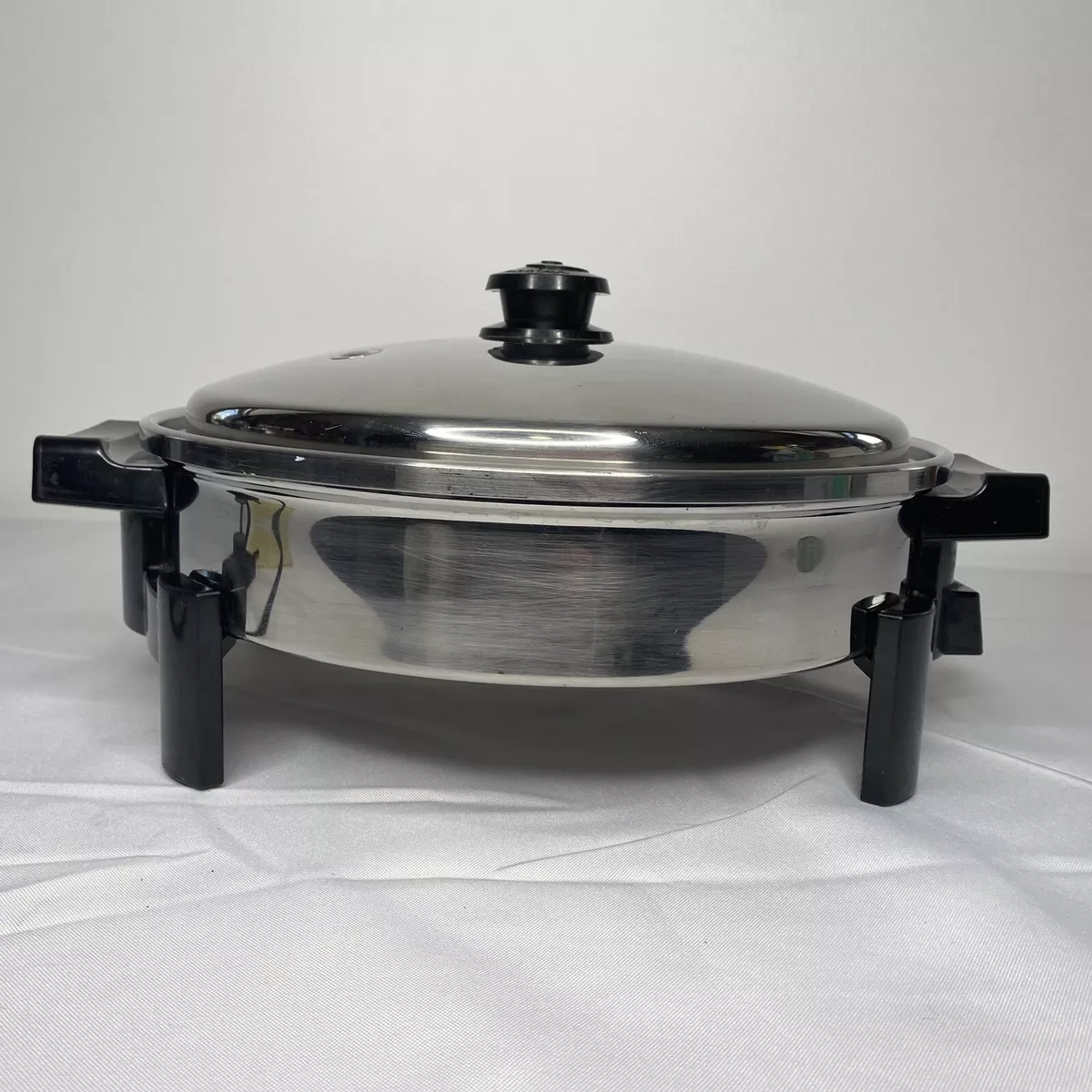 Saladmaster > Our Products > 12 in. Electric Oil Core Skillet With Cover