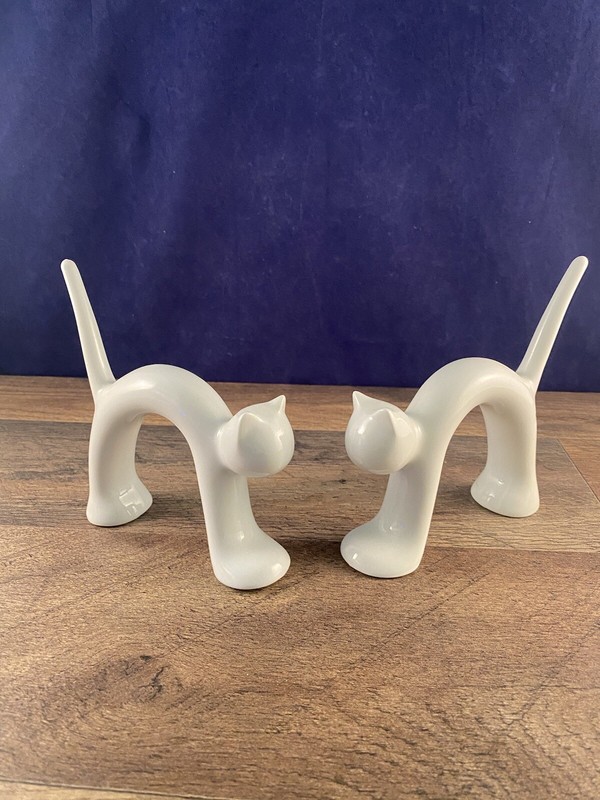 VTG  Pair 1970s ISRAEL NAAMAN WHITE  fine hand casted porcelain CAT figurines