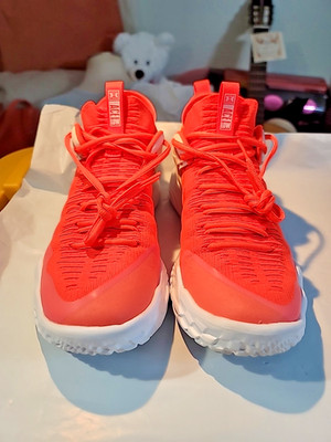 Under Armor Highlight Ace Flow Orange Volleyball Shoe Wm Size 11.5
