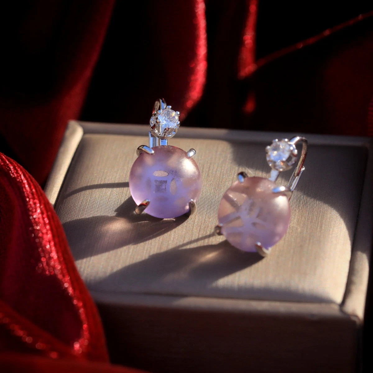 Boucles d'oreilles Dormeuse Doré Art Deco Demi Perle Boucles d'oreilles Dormeuse Doré Art Deco Demi Perle