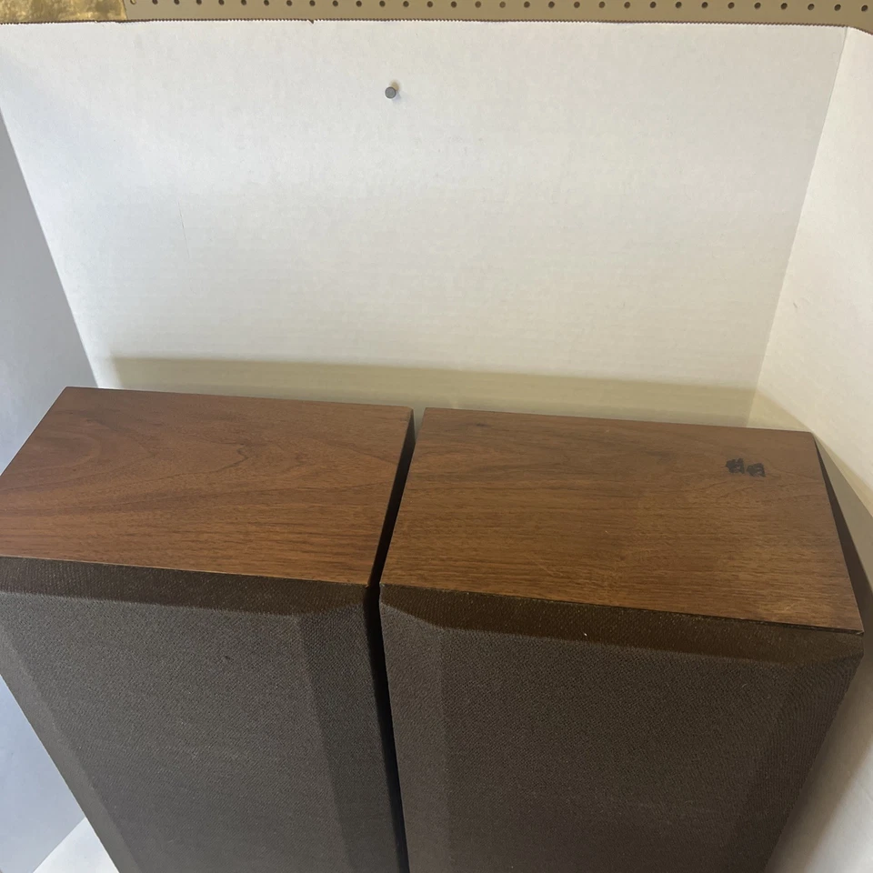 Par de altavoces de chapa de madera realistas NOVA-16 40-4036 de colección años 70 Foto 2 de 4