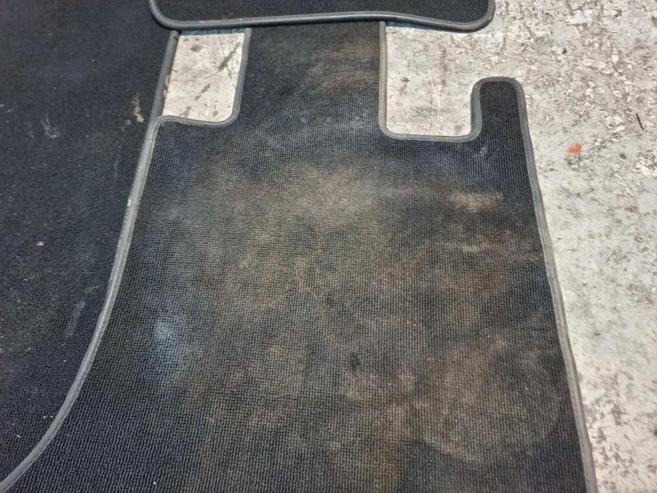 Mercedes Benz C-Class Floor Mats Set AMG LINE 2011 W204 C220 CDI OEM A2046800448 — 第 4/4 张图片