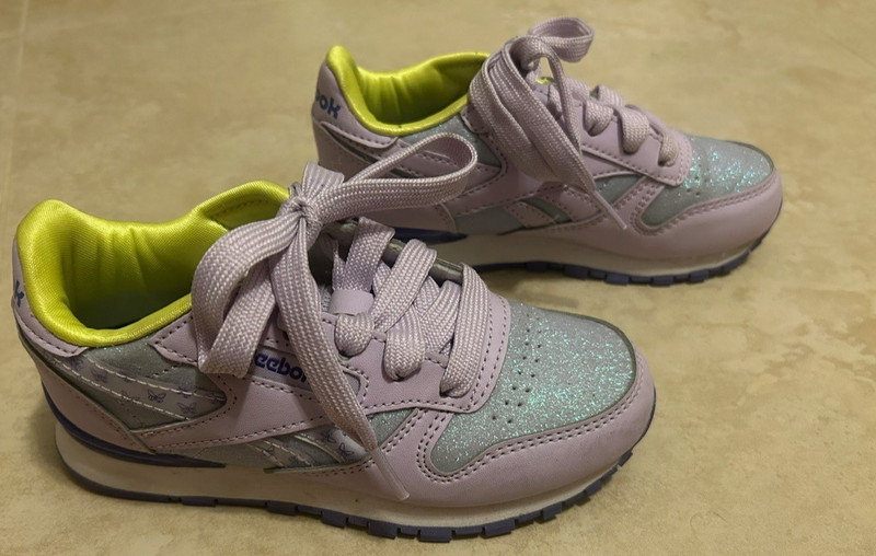 Girls Reebok Pre-School Classic Leather Step 'n' Flash Light Up (Size 11)
