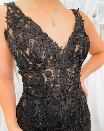 Black Gothic Mermaid Wedding Dresses V-Neck Lace Beaded Sweep Train Bridal Gowns - Picture 4 of 11