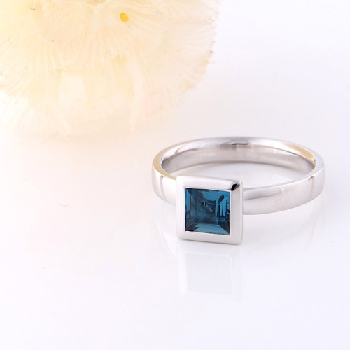 ACALEE Schmuck Topas Ring Weißgold 333 / 8K topas London Blau 90-1010-03 - Foto 2 di 5
