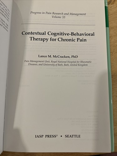 CONTEXTUAL COGNITIVE-BEHAVIORAL THERAPY FOR CHRONIC PAIN - Paperback - Picture 5 of 6