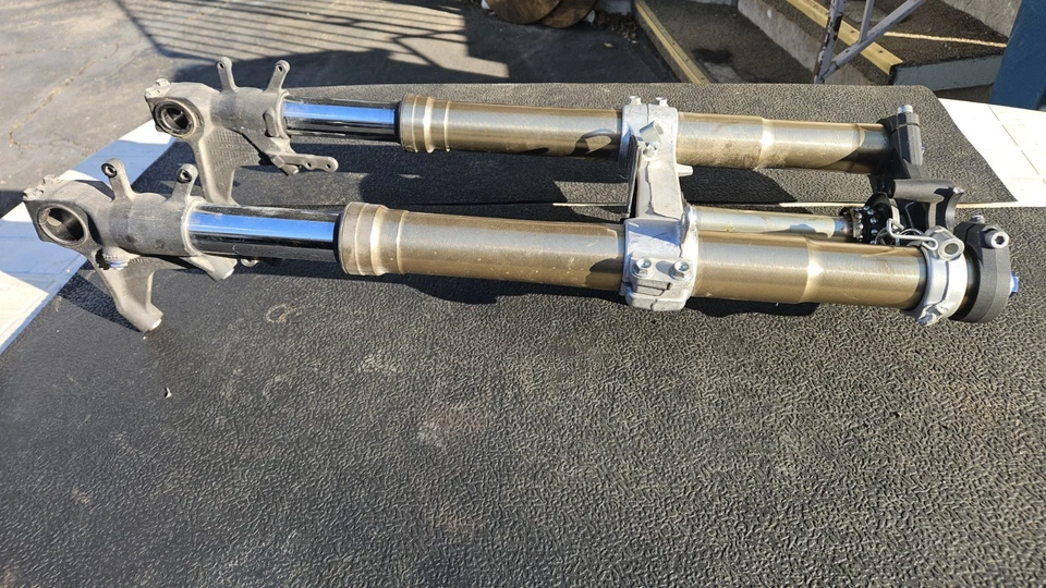 Suzuki GSXR600 2007 horquillas delanteras juego suspensión amortiguador par (recto) Foto 3 de 4