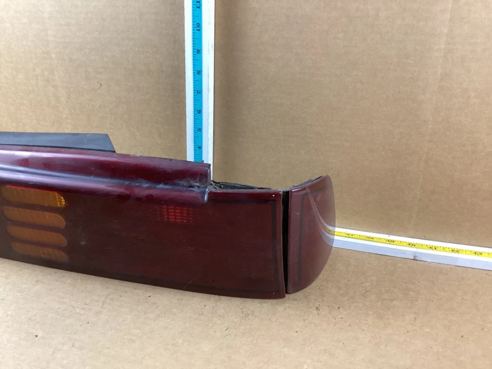 1986-1991 Ford Taurus Sedan conjunto de lanterna traseira direita do lado do passageiro fabricante de equipamento original - Imagem 2 de 4