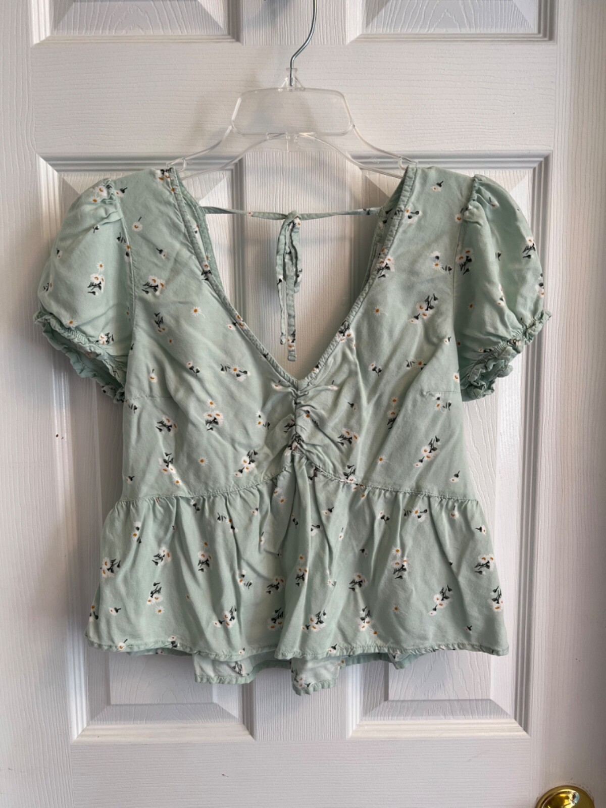 SS SHIRT CROP TOP - Hollister - Green/White Floral - Junior - Medium