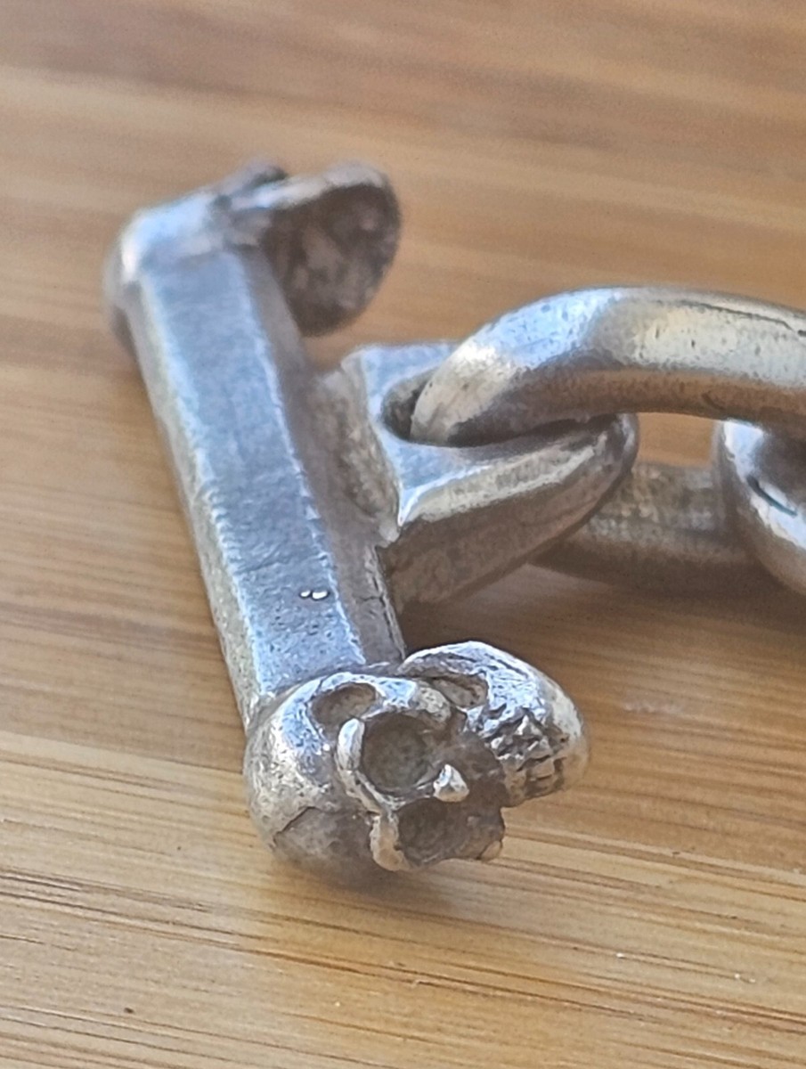 Gaboratory Lion - Oval Sculpted Links & T Bar 2 Skull Clasp 925