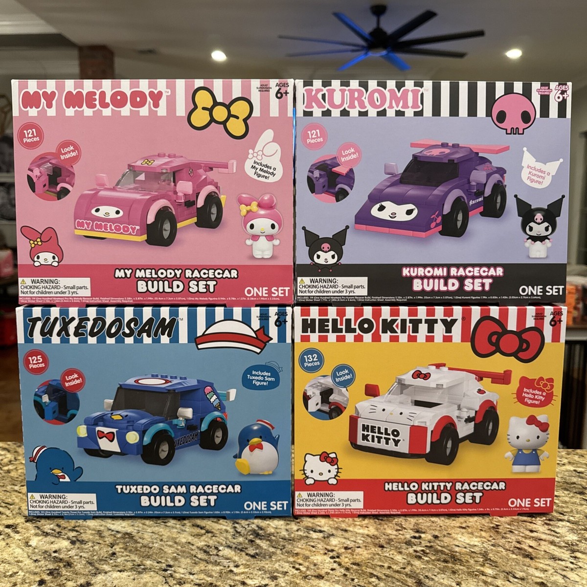 HELLO KITTYミニカーセット Hello Kitty & Friends Racecar Building Block Set of 4 W/ Mini Figs