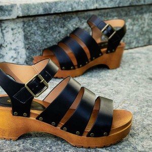 qupid strappy sandals