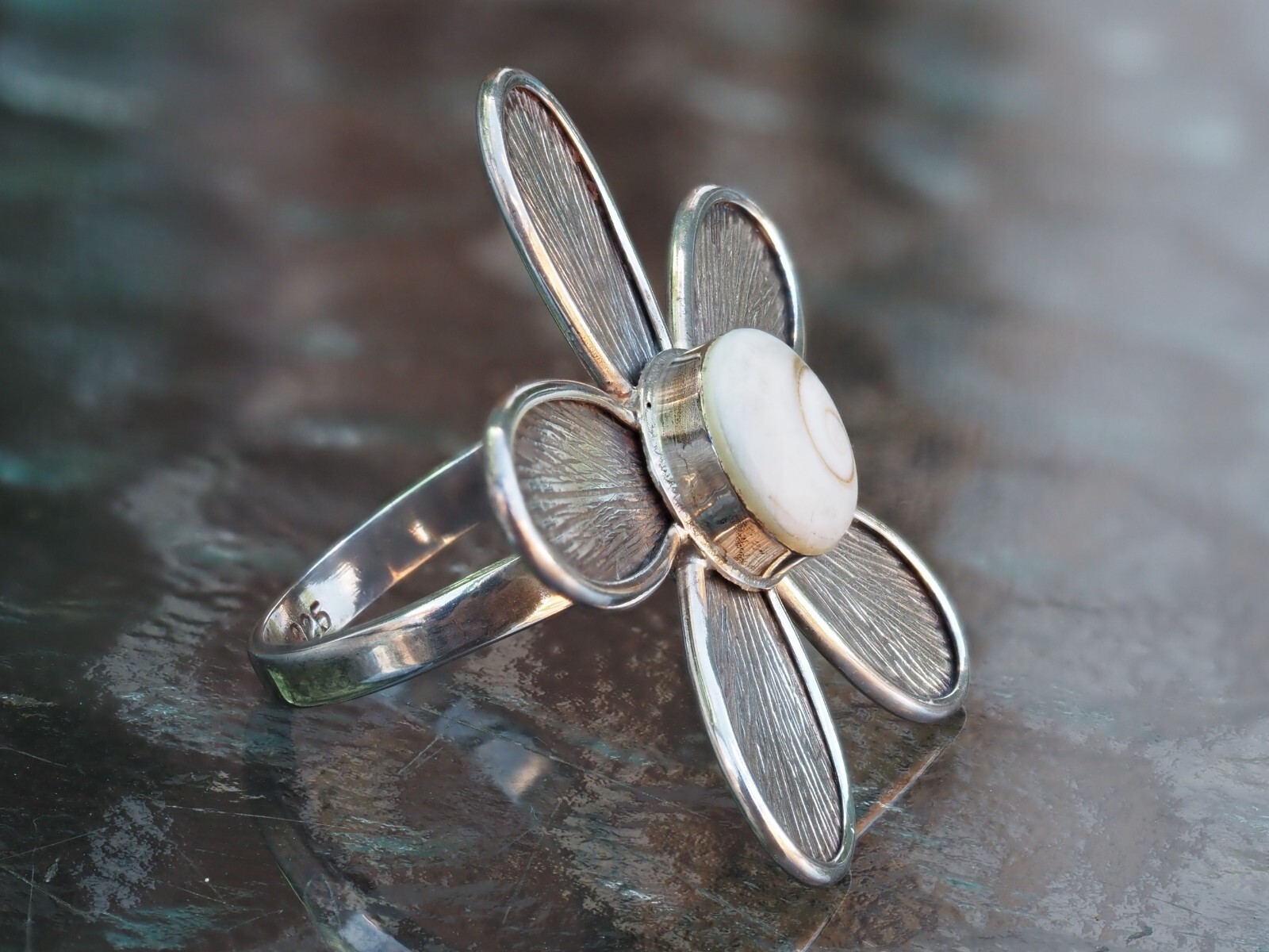 Photo 2 of Sterling Silver Daisy Flower Shell Ring Size O, R324