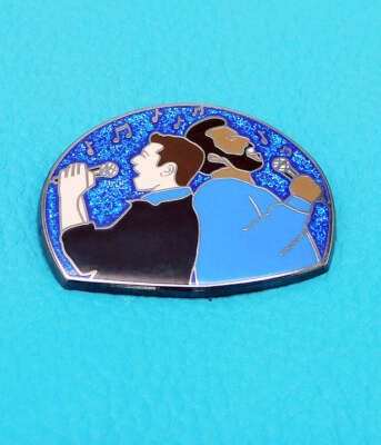 Dynamic Duet Emaille Pin