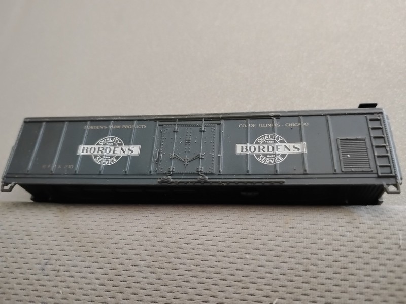 N Scale Box Cars Bordens
