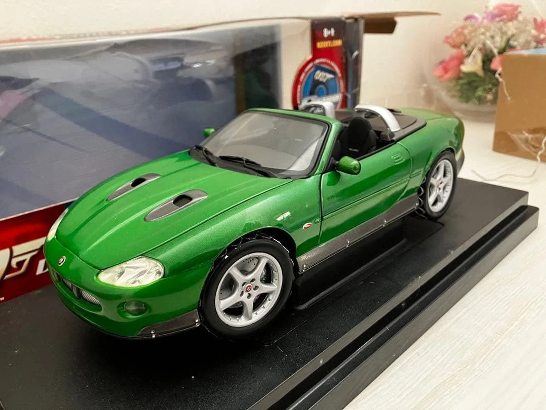 1/18 Jaguar XKR Roadster 007 Bond Car | eBay