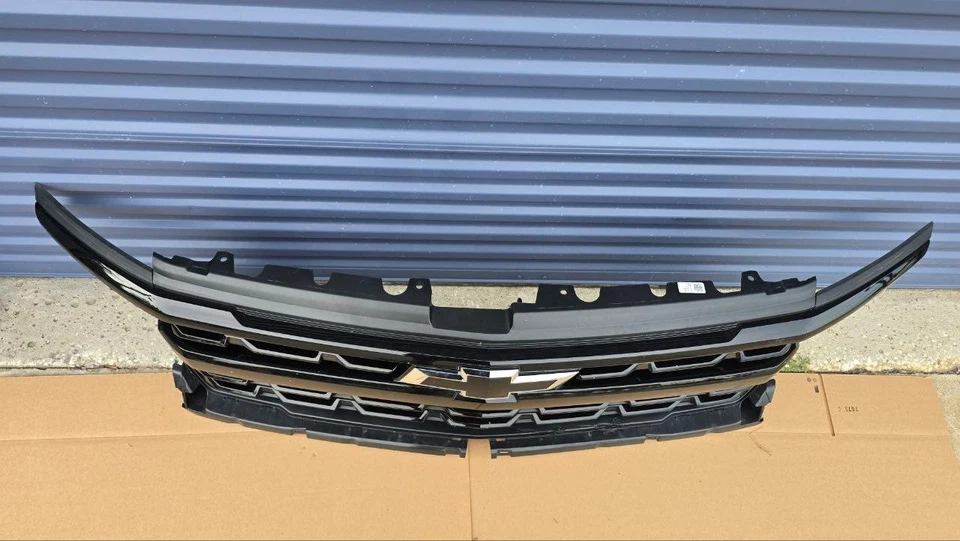 2024 2025 Chevrolet Silverado 1500 Z71 OEM Front Grill Grille Black w/ Camera - Image 3 of 4