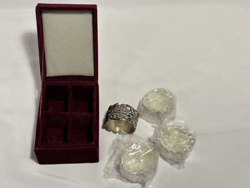 Lotto 4 anelli tovaglioli Godinger Silver Art Co grappoli d'uva in scatola - Foto 2 di 13