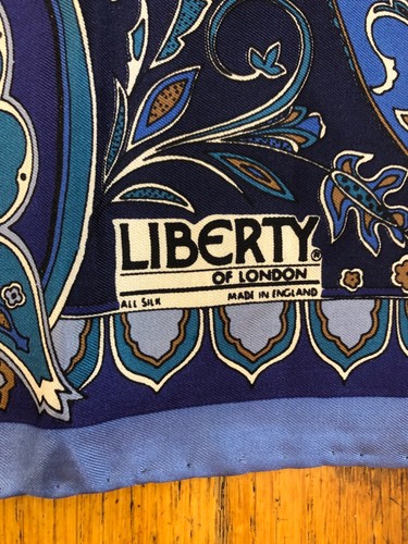 Sciarpa seta quadrata Liberty of London 26" tonalità blu mai indossata - Foto 2 di 5