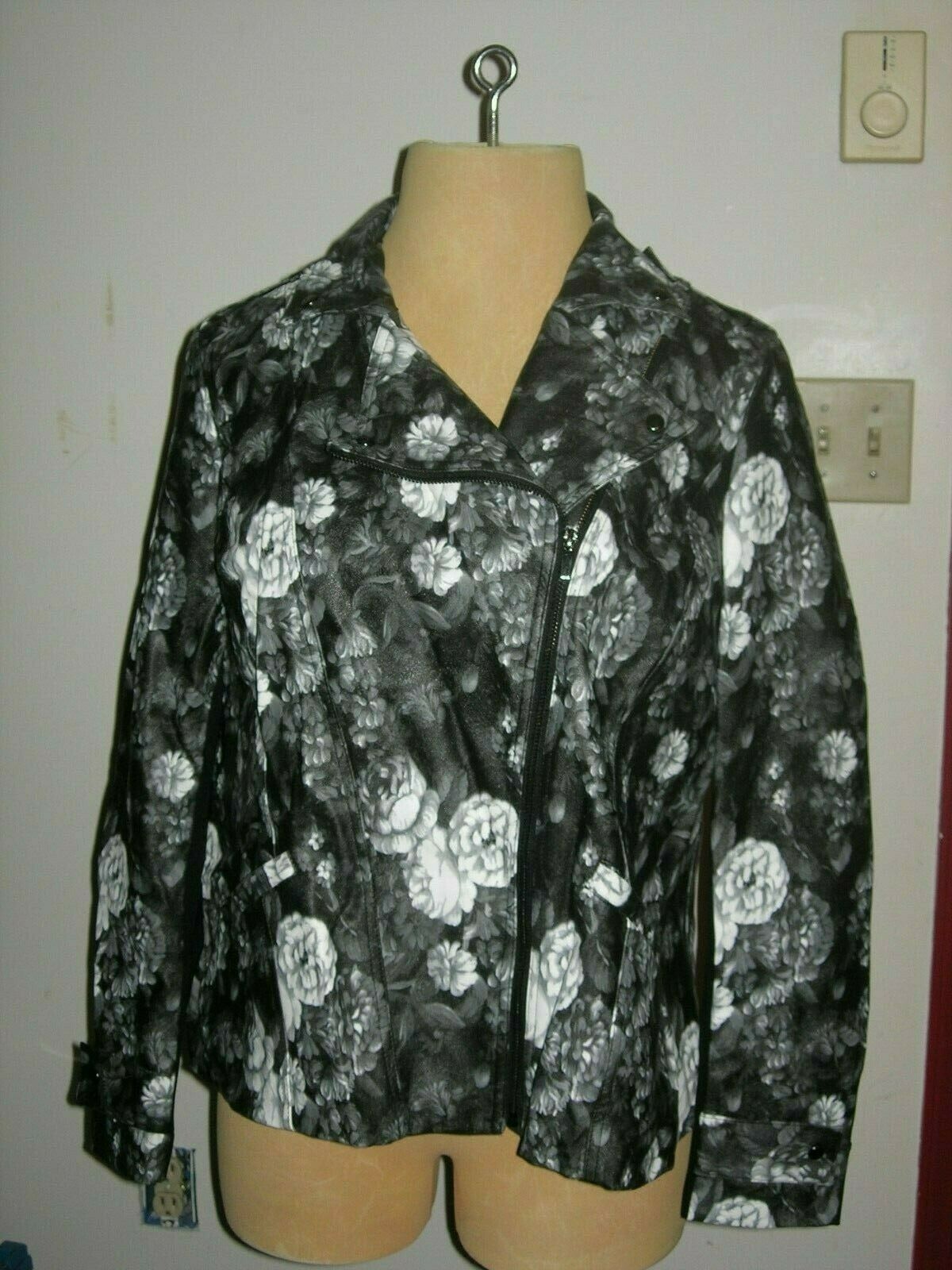 Picture 2 of 4