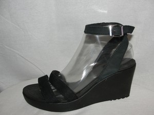 sapato anabela salto alto