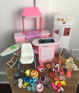 barbie doll house and kitchen
