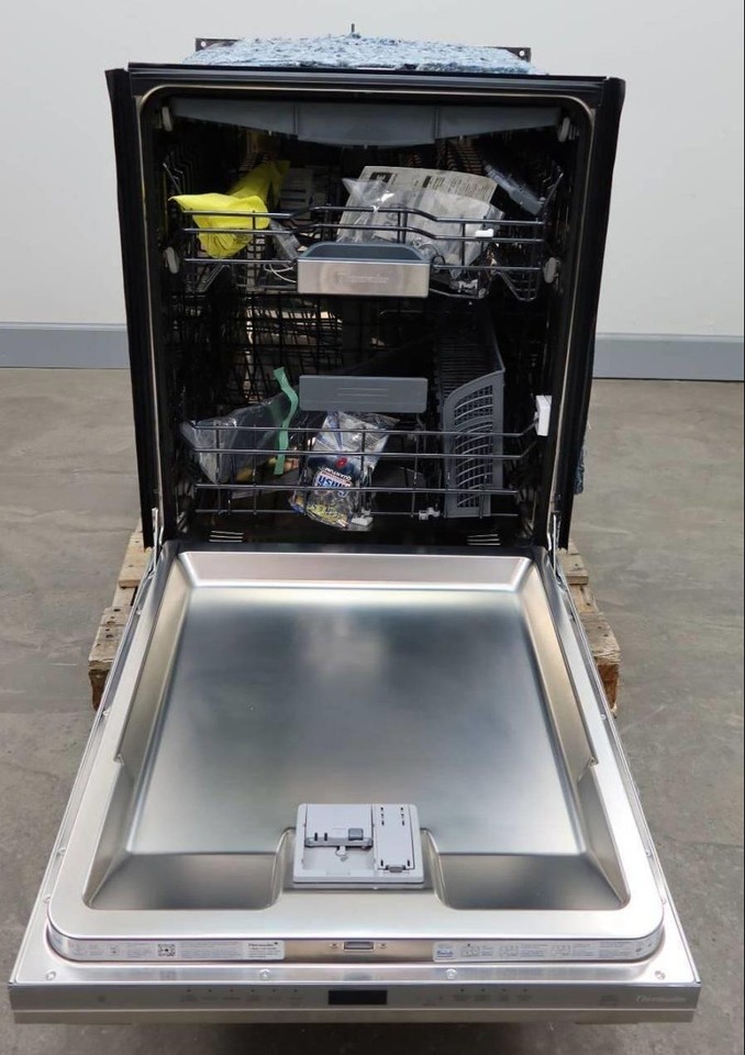 Thermador Masterpiece Emerald 24" SS Integrated Smart Dishwasher