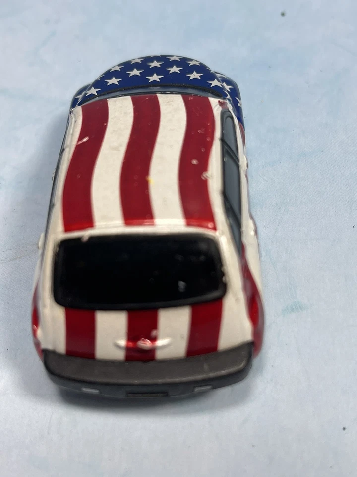 Funline Muscle Machines 2001 1:64 rojo blanco azul 9/11 Willys Chrysler PT Cruiser Foto 3 de 3