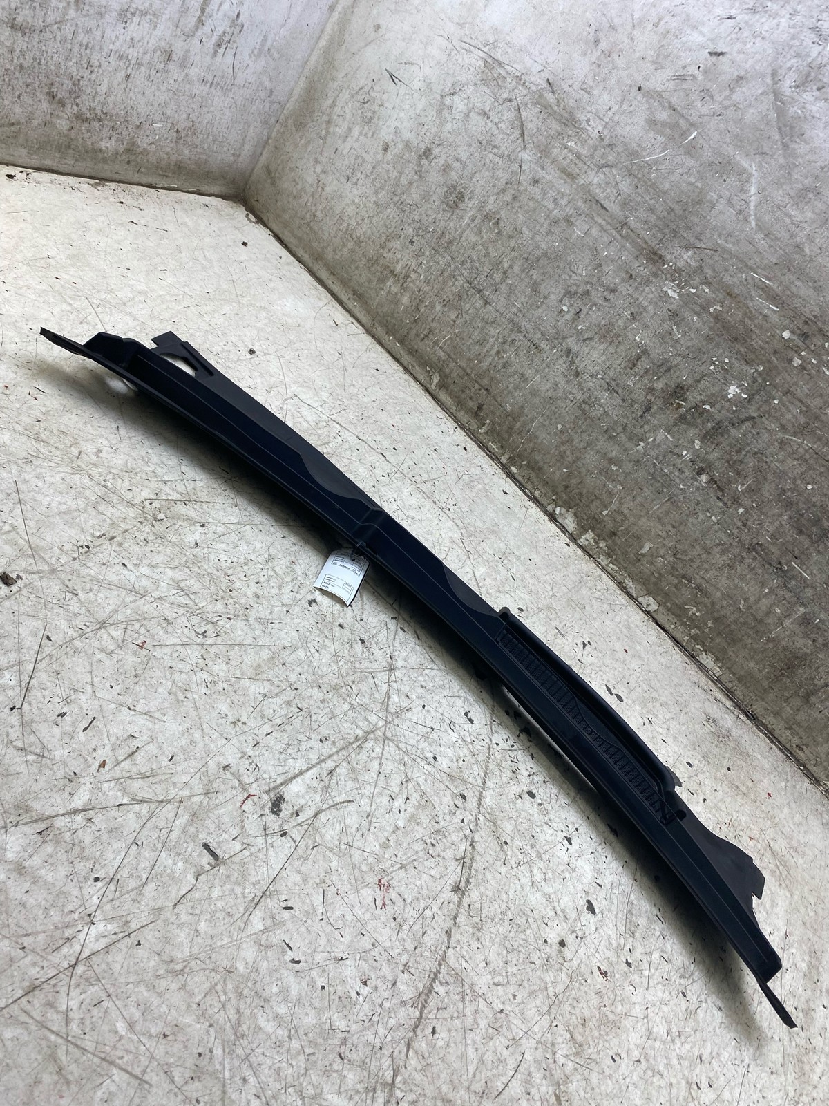 2015-2020 BENTLEY BENTAYGA OEM FRONT WIPER COWL GRILLE VENT PANEL 4M1819403