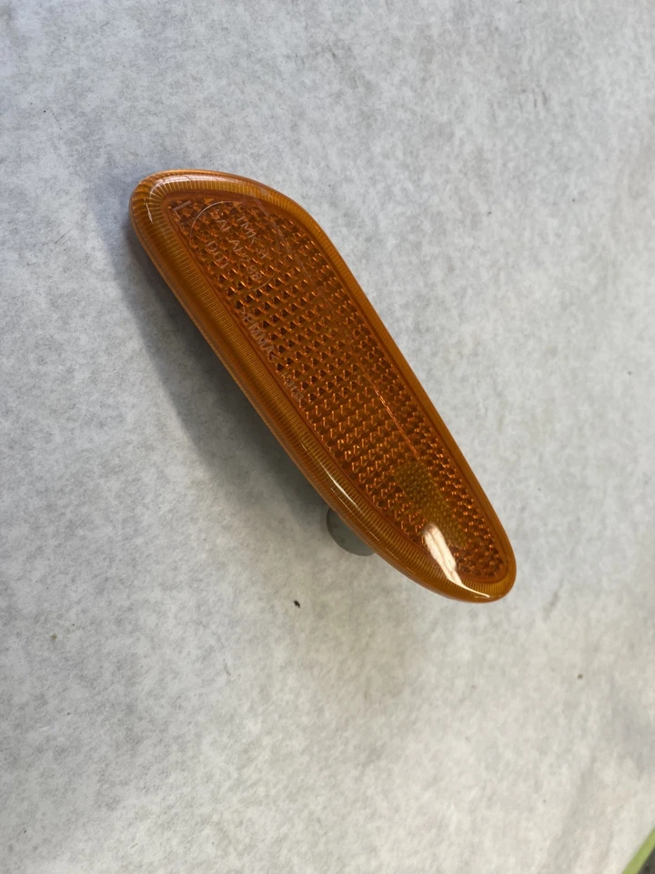 Turn Signal Lamp Mercedes-Benz 203820072164 2001-2005 C240 C320 C320 C32 AMG - Image 3 of 4