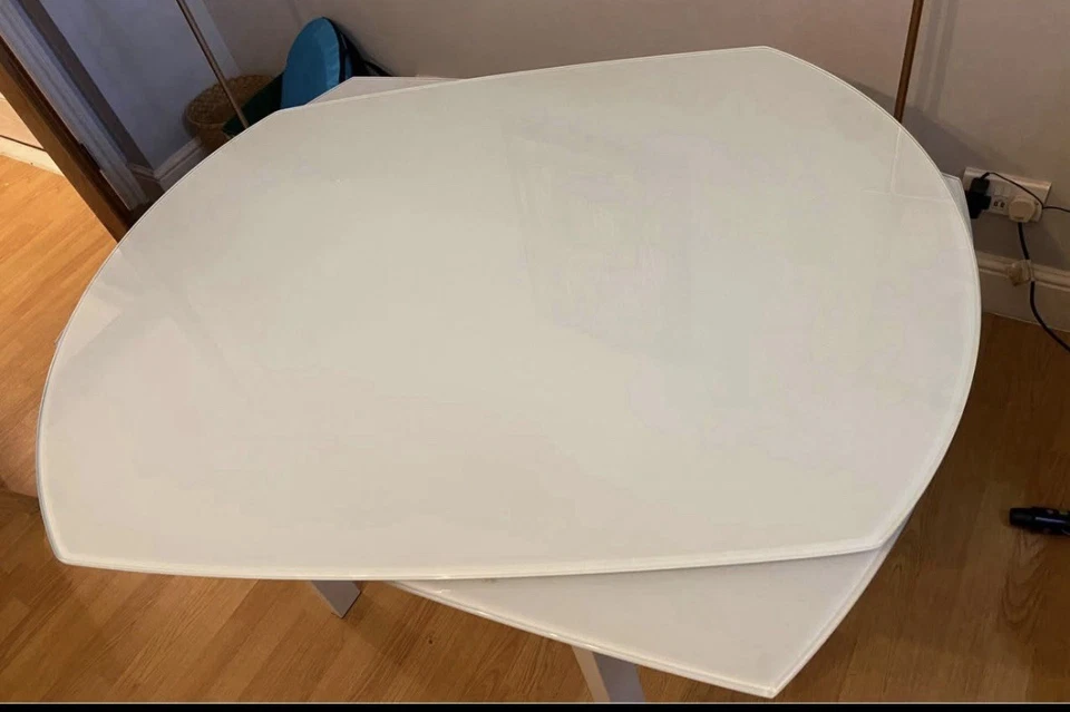 DWELL Lexington Extending Dining Table, White glass Ex Display £699 - Image 3 of 4