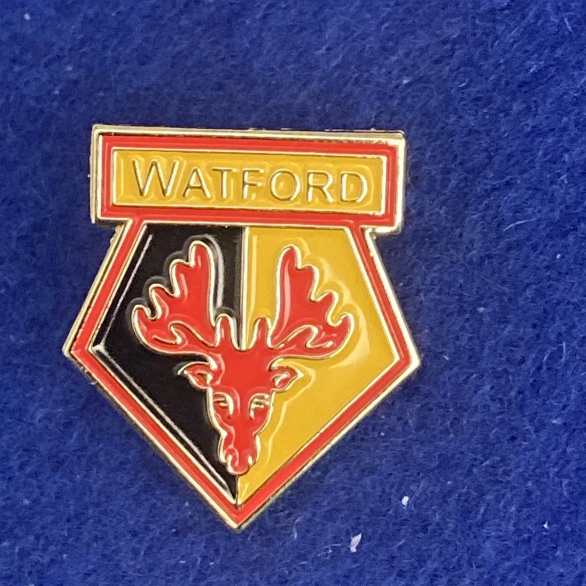 Pin's Watford FC 1996 – Insigne De Club Original (jaune, Noir, Rouge) Vintage