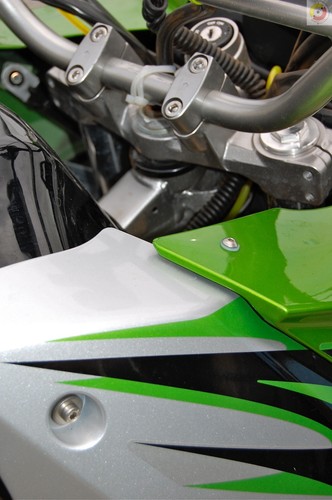 Kawasaki KLR650 2008 y posteriores kit de tornillos de acero inoxidable con 167 sujetadores - Imagen 7 de 12
