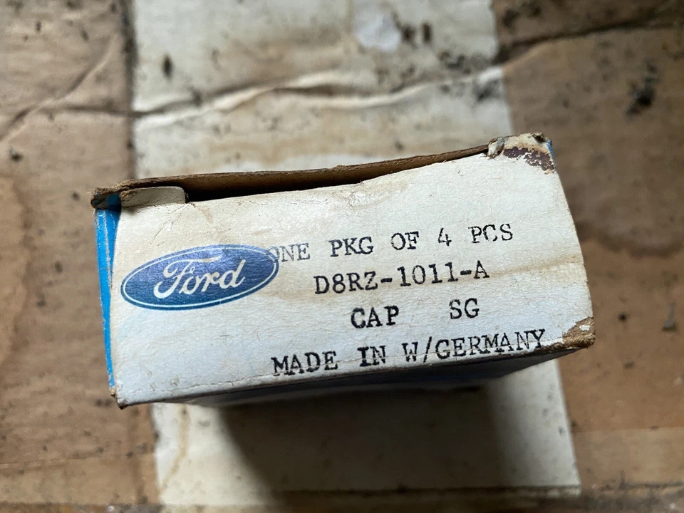 Juego de 4 cubiertas de perno Ford Fiesta 1978 1979 D8RZ-1011-A nuevo de lote Foto 4 de 4