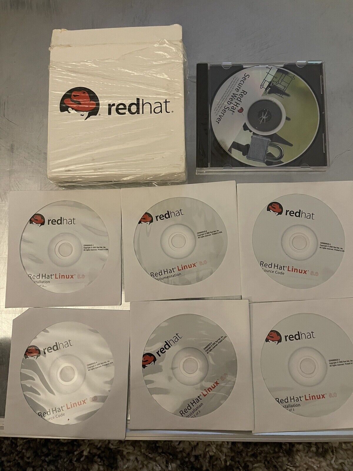 Red Hat Linux 8.0 Operating System 6 Disc Set