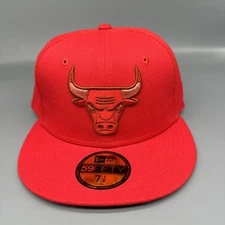 NEW ERA 59 FIFTY NBA CHICAGO BULLS FITTED MENS HAT SZ 7 1/8 NEW MONOCAMO RED CAP