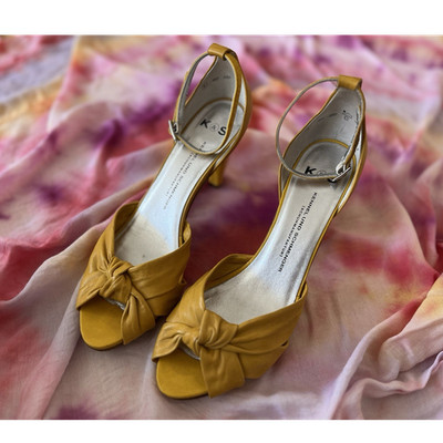 K&S Kennel Schmenger Damen Sandalen Pump Leder gelb Riemchen Schleife Gr. 38